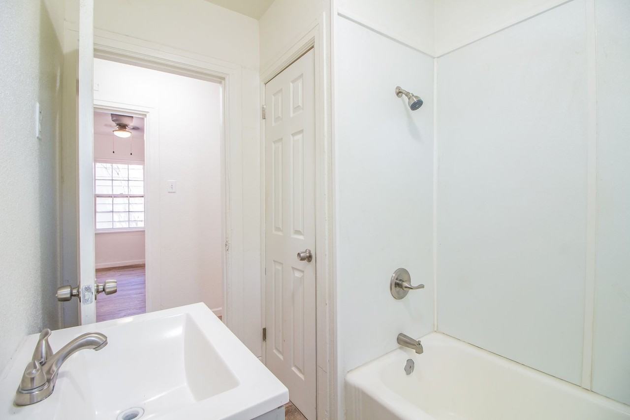 2008 31st St Frnt - Photo 7 of 11