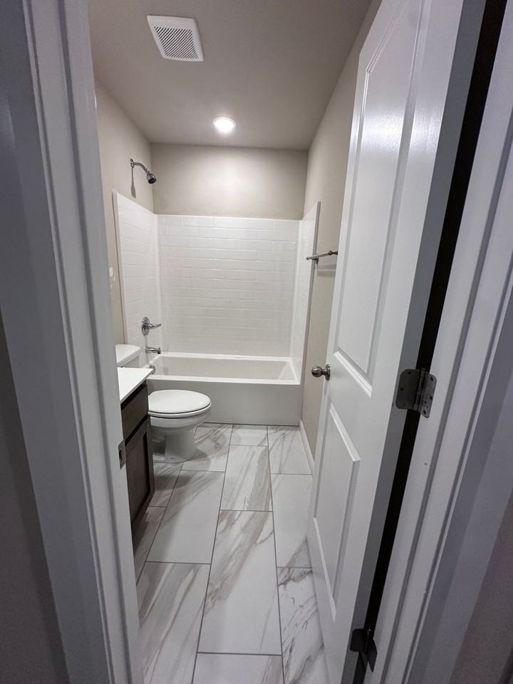 3700 Se 81st St - Photo 4 of 13