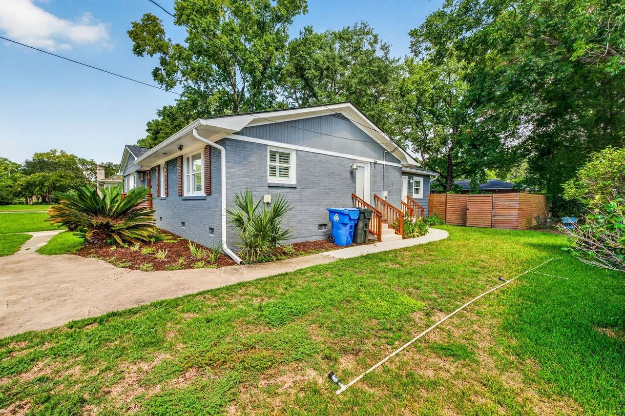 1118 Browning Rd - Photo 5 of 50