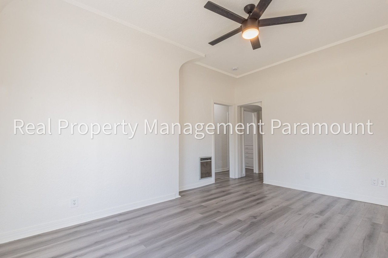2759 S Mansfield Ave - Photo 2 of 17