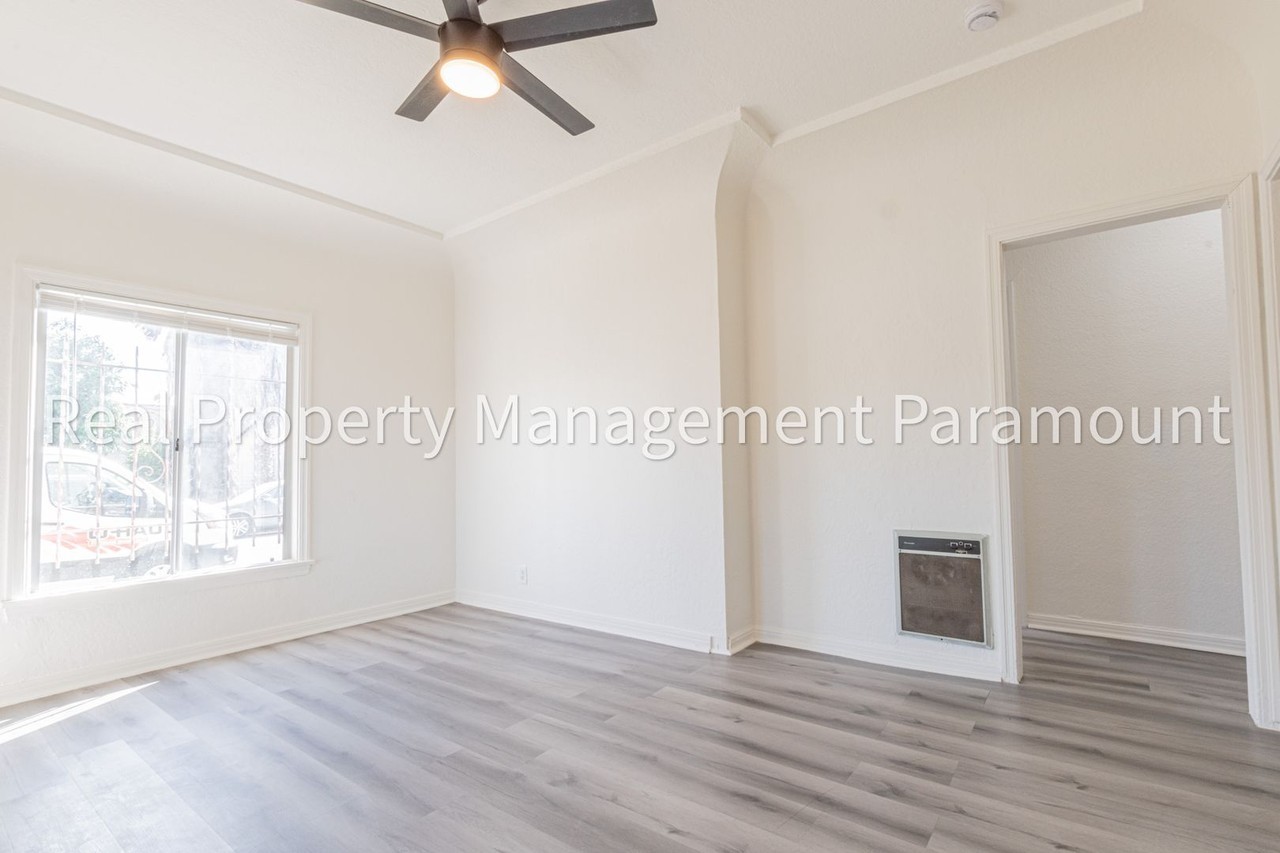 2759 S Mansfield Ave - Photo 3 of 17