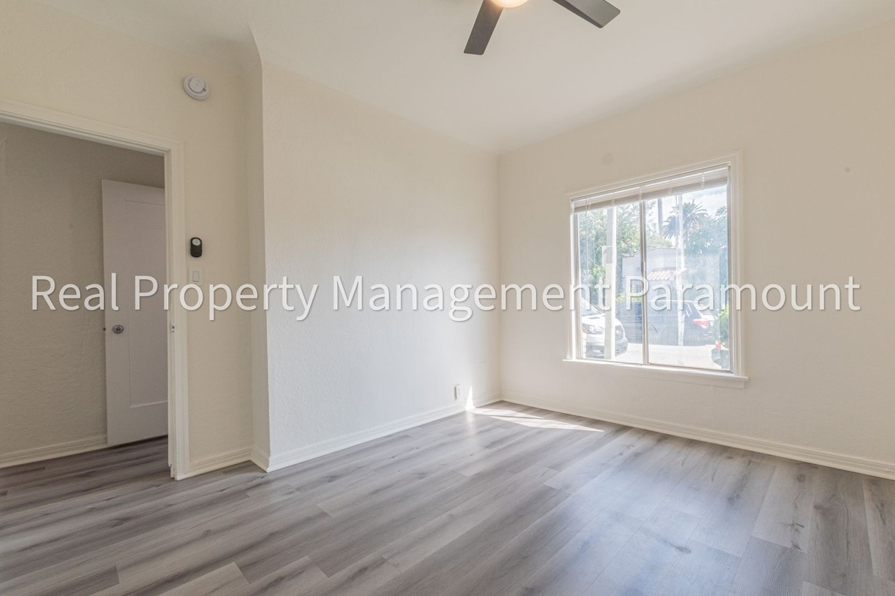 2759 S Mansfield Ave - Photo 4 of 17