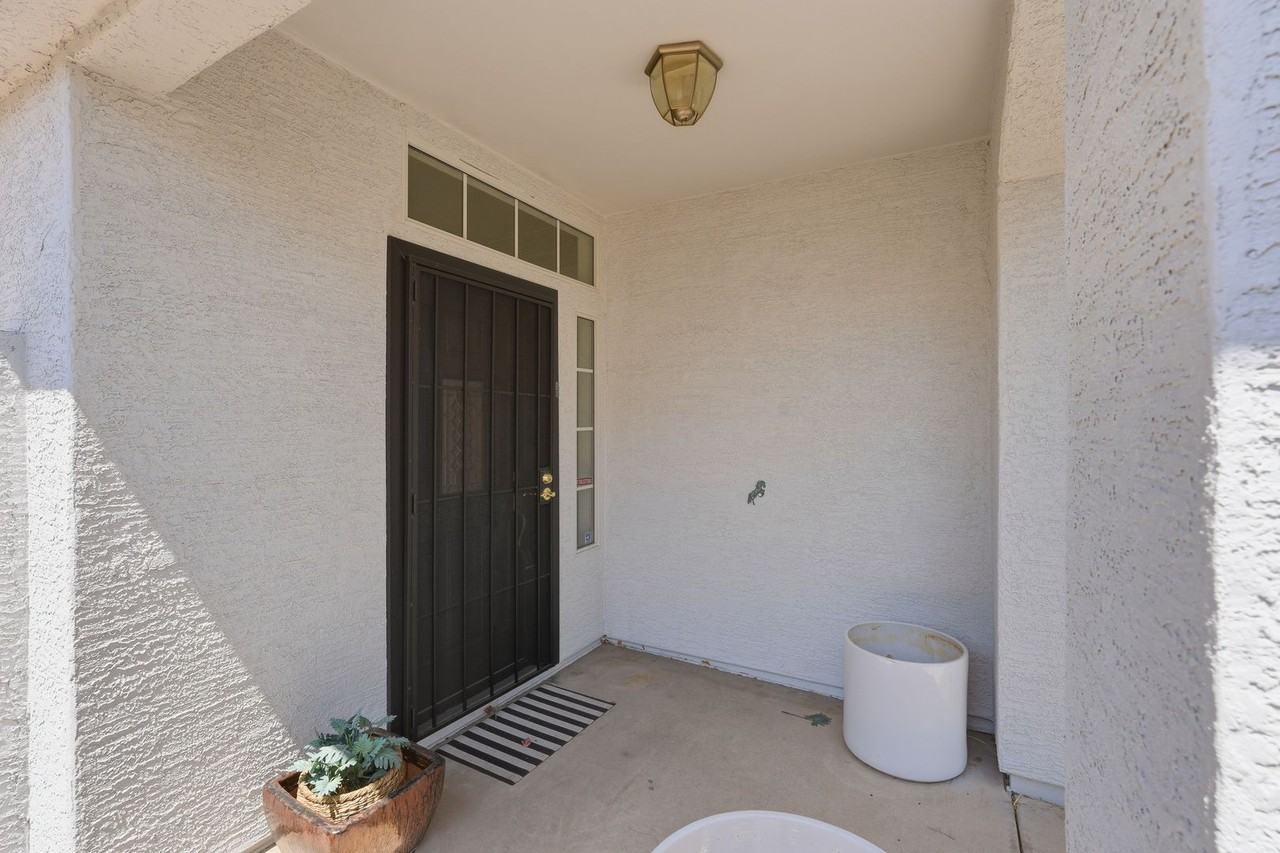 10860 N 118th Way - Photo 3 of 36