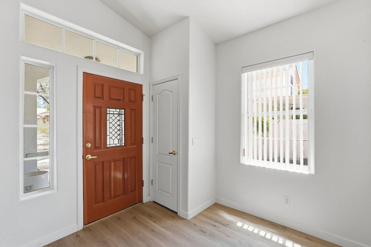 10860 N 118th Way - Photo 4 of 36