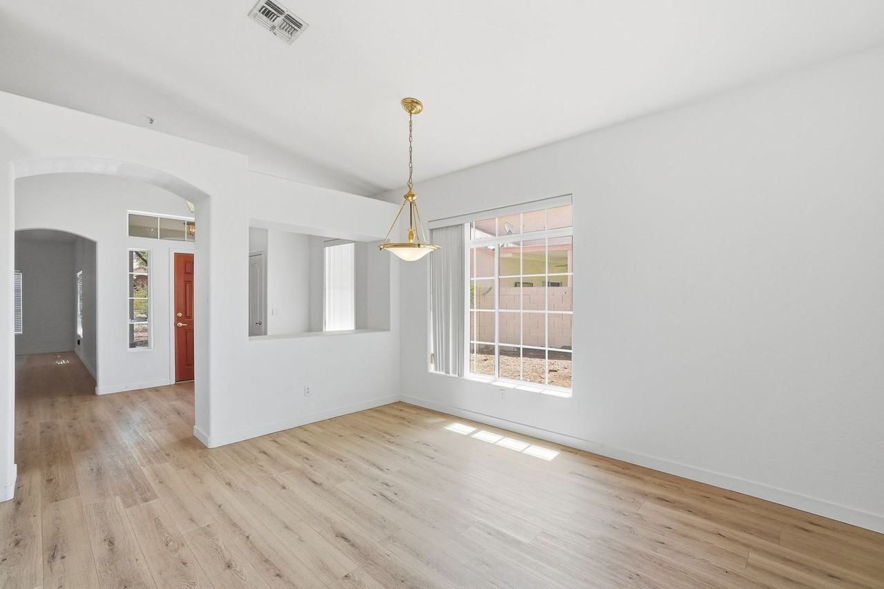 10860 N 118th Way - Photo 5 of 36
