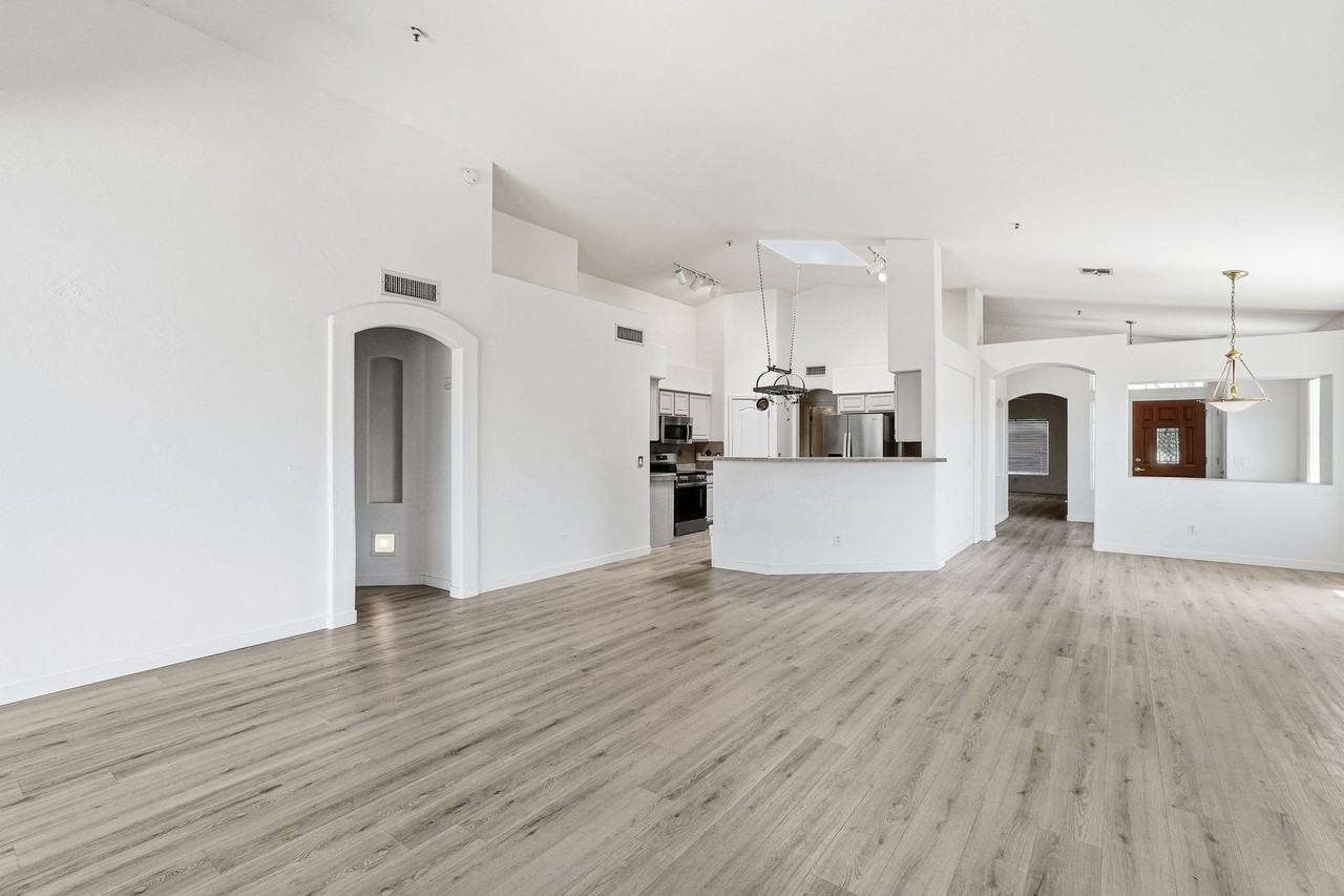 10860 N 118th Way - Photo 6 of 36