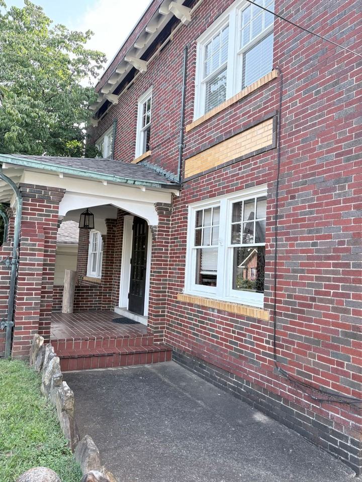 Northshore Historic 1 bedroom - Photo 3 of 5