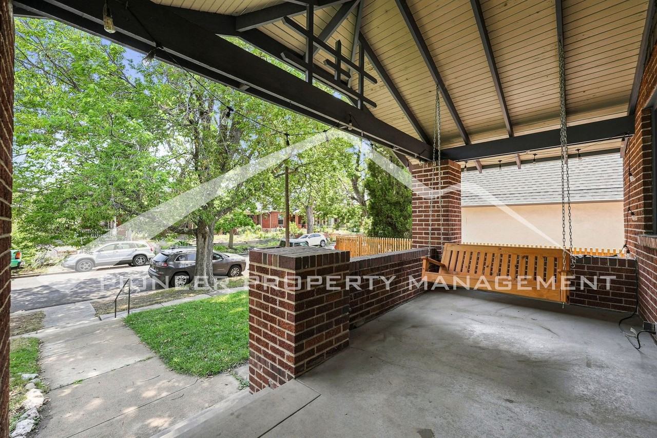 821 S Grant St - Photo 3 of 23
