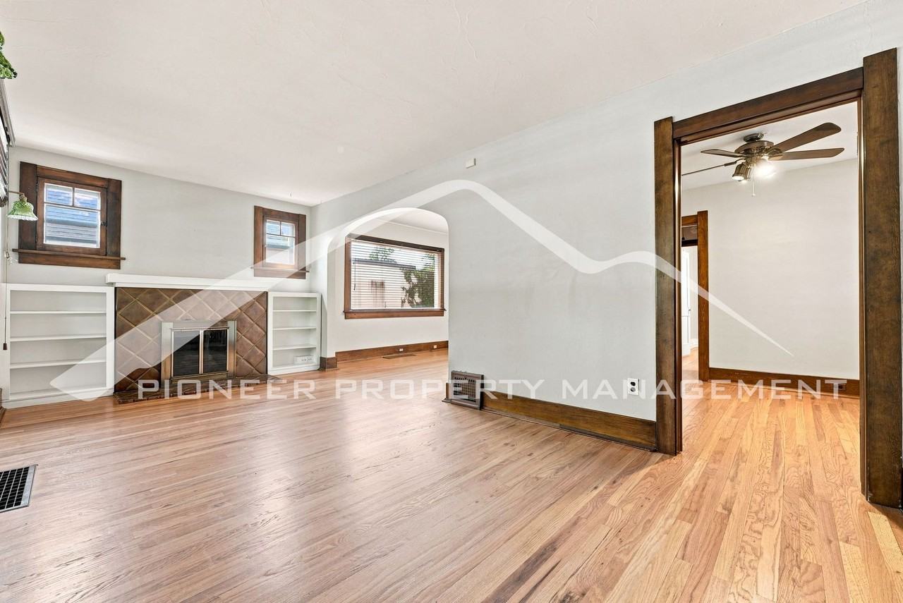 821 S Grant St - Photo 4 of 23