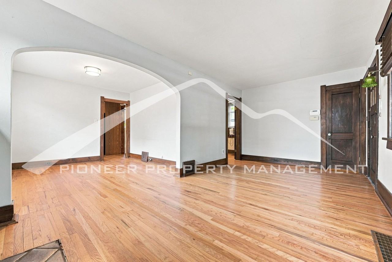 821 S Grant St - Photo 6 of 23