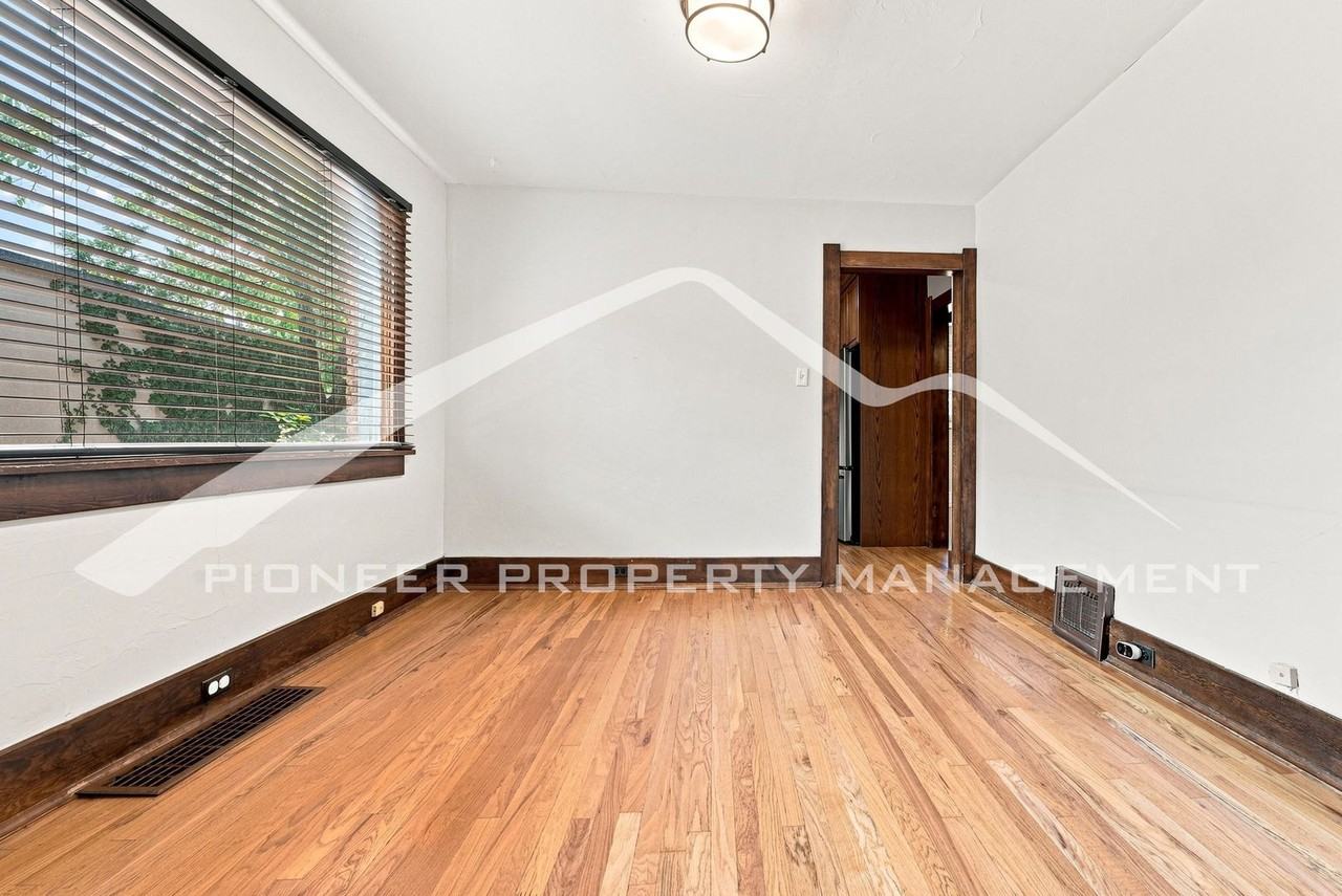 821 S Grant St - Photo 7 of 23