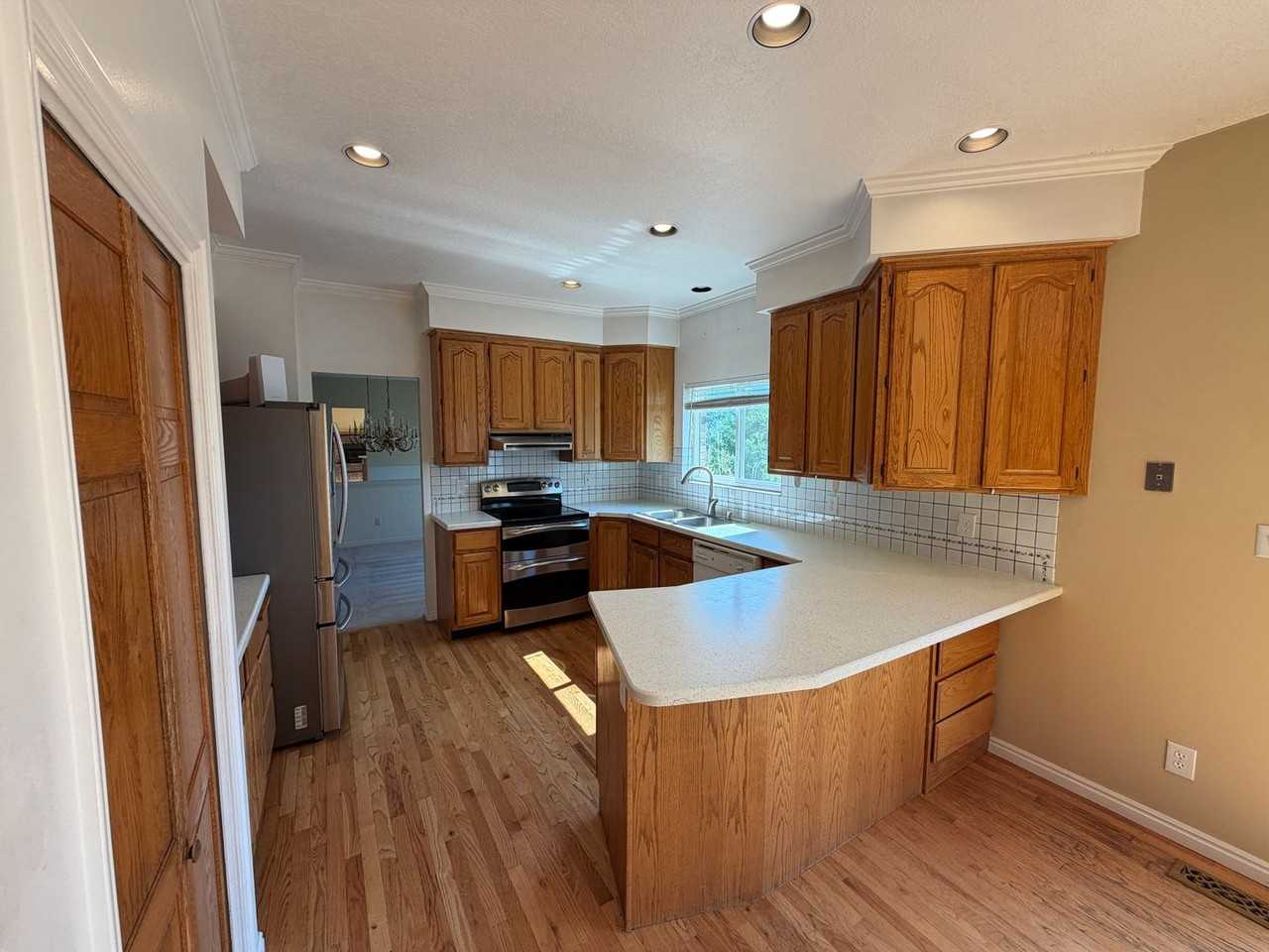 479 S Palisade Dr - Photo 7 of 50