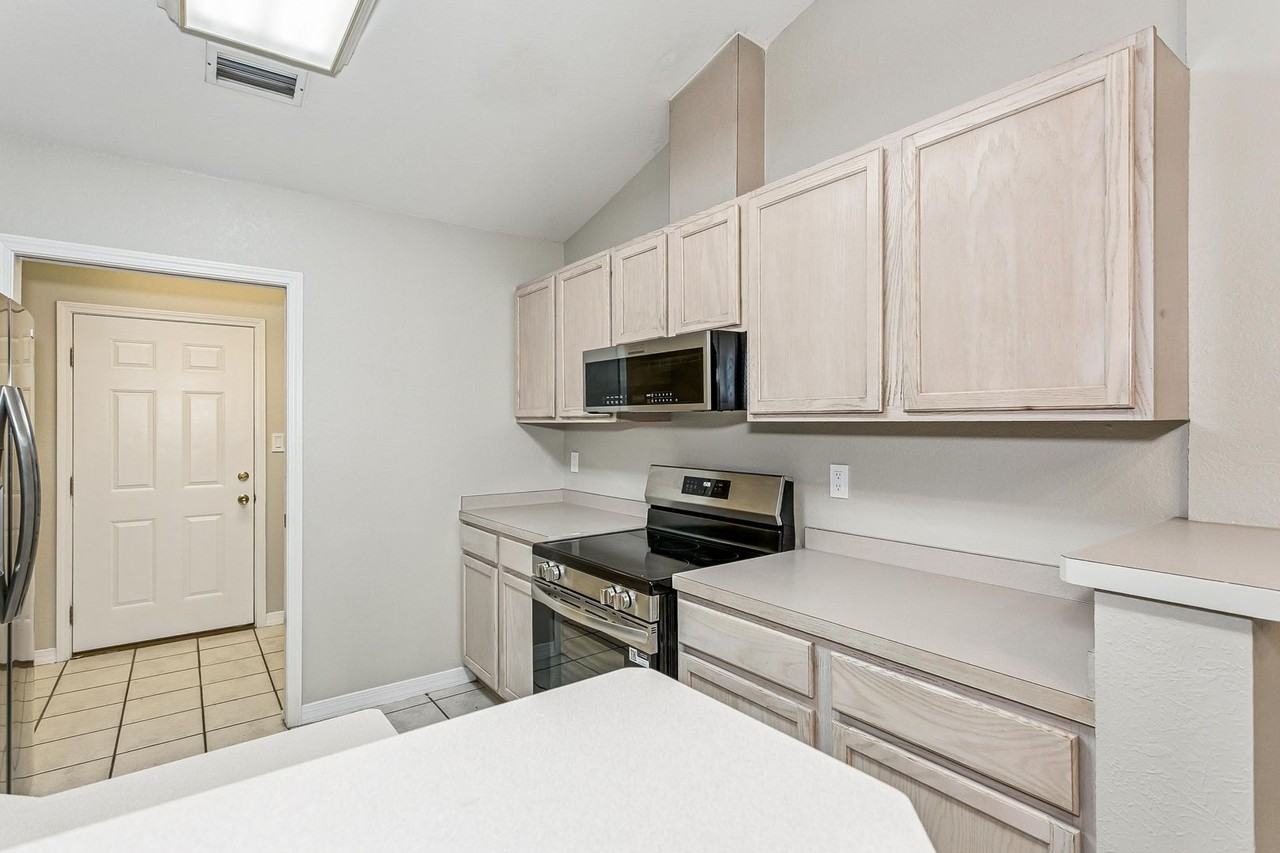 3780 Nobles St - Photo 4 of 18