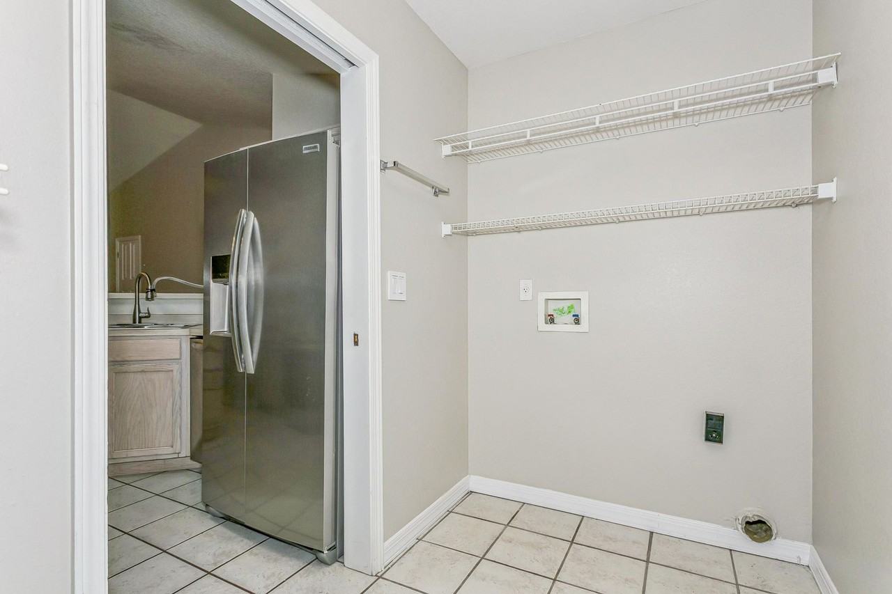 3780 Nobles St - Photo 5 of 18