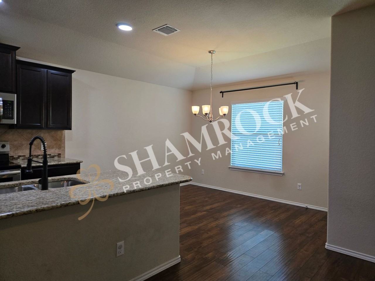 3208 Jackal Dr - Photo 4 of 17