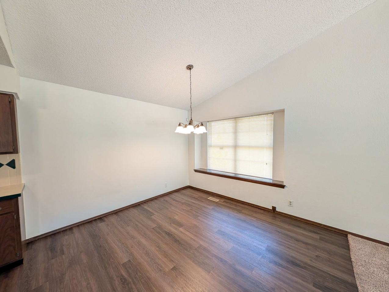 7323 S Canton Ave - Photo 7 of 28