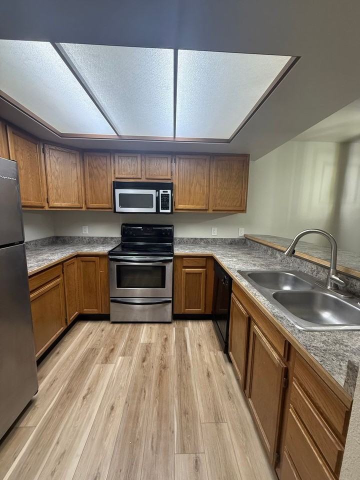 2805 Cowles St #3 - Photo 4 of 14