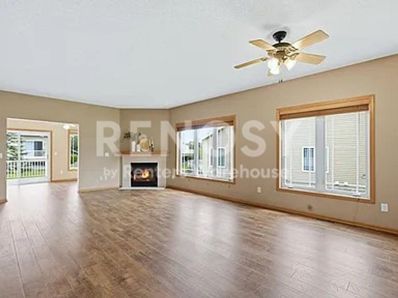 6452 Maclaren Ave Ne - Photo 3 of 27