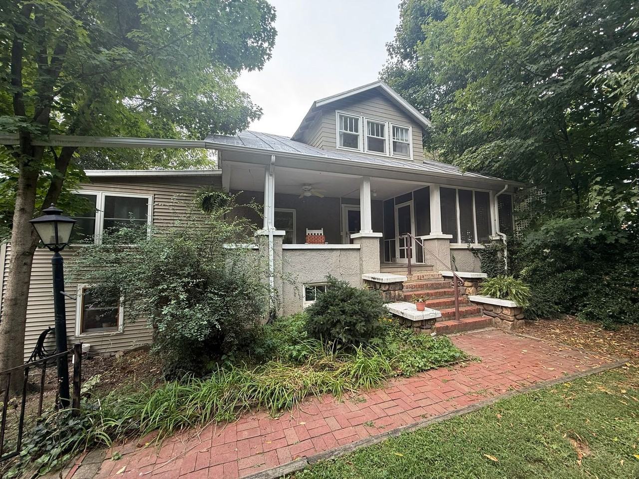 335 Hill St - Photo 2 of 21
