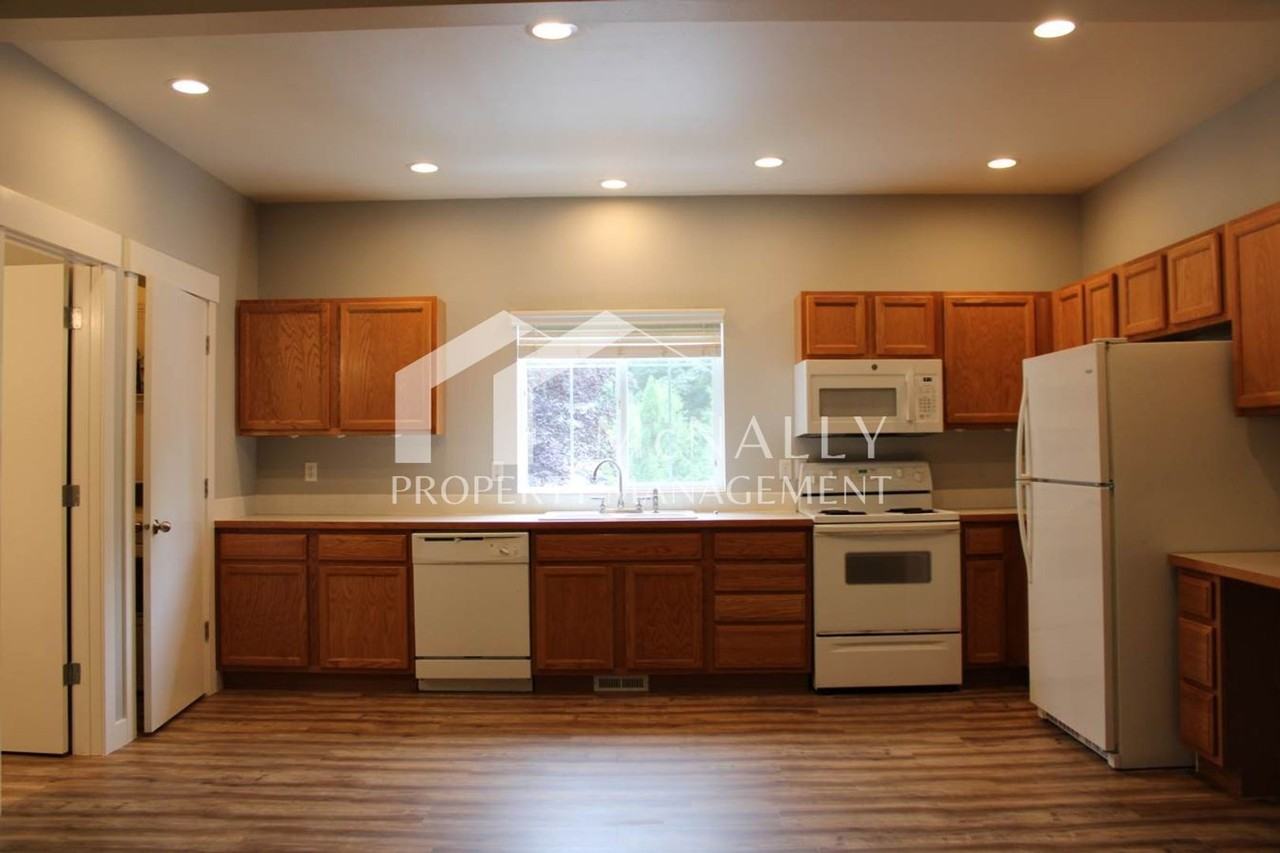 7403 Larkspur Ct - Photo 2 of 16