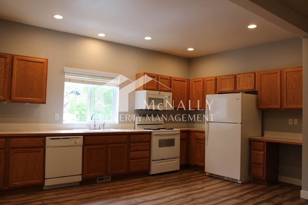 7403 Larkspur Ct - Photo 3 of 16