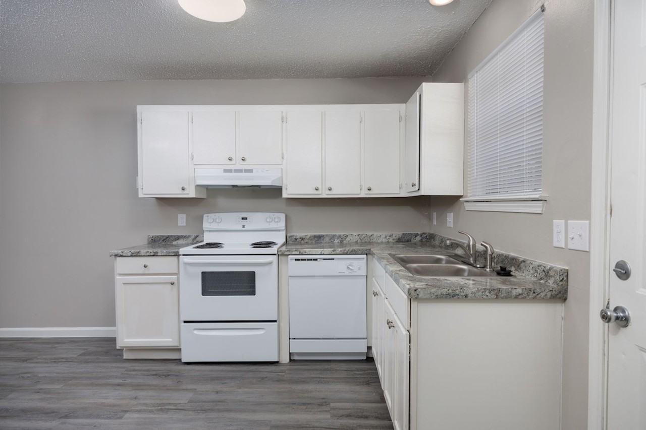 12023 Roddy Rd - Photo 2 of 11