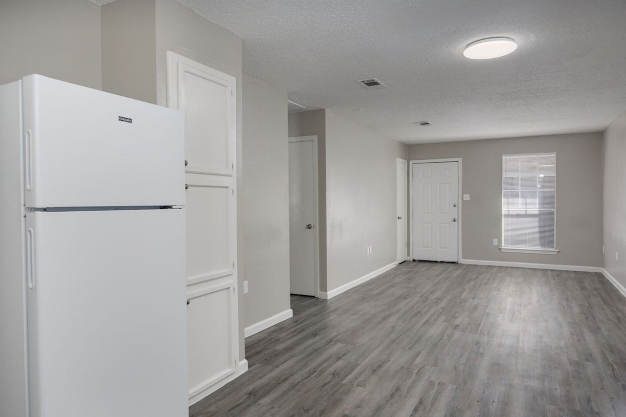 12023 Roddy Rd - Photo 3 of 11