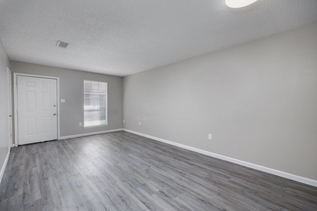 12023 Roddy Rd - Photo 4 of 11