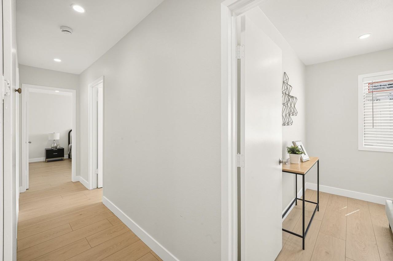 4141 E Addington Cir - Photo 4 of 18
