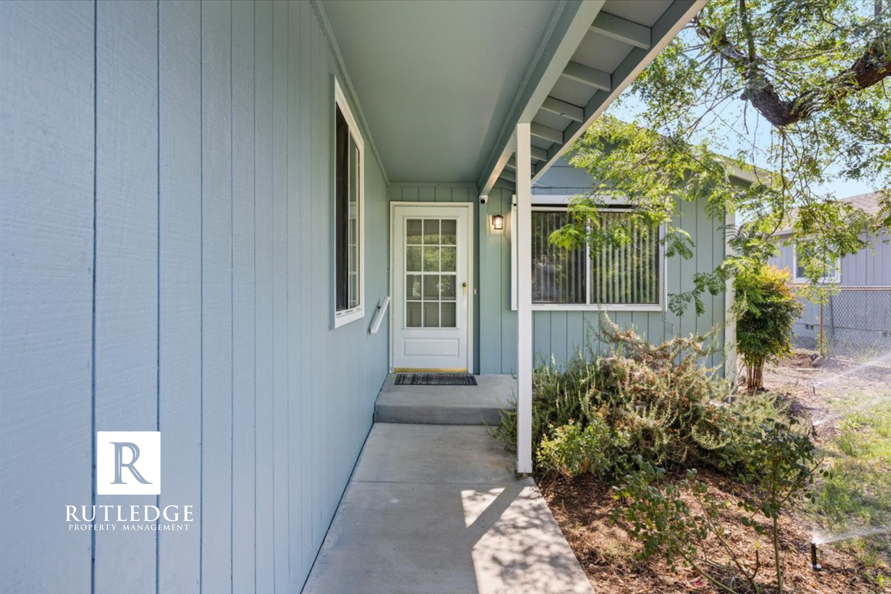 1817 Lillian St - Photo 3 of 16