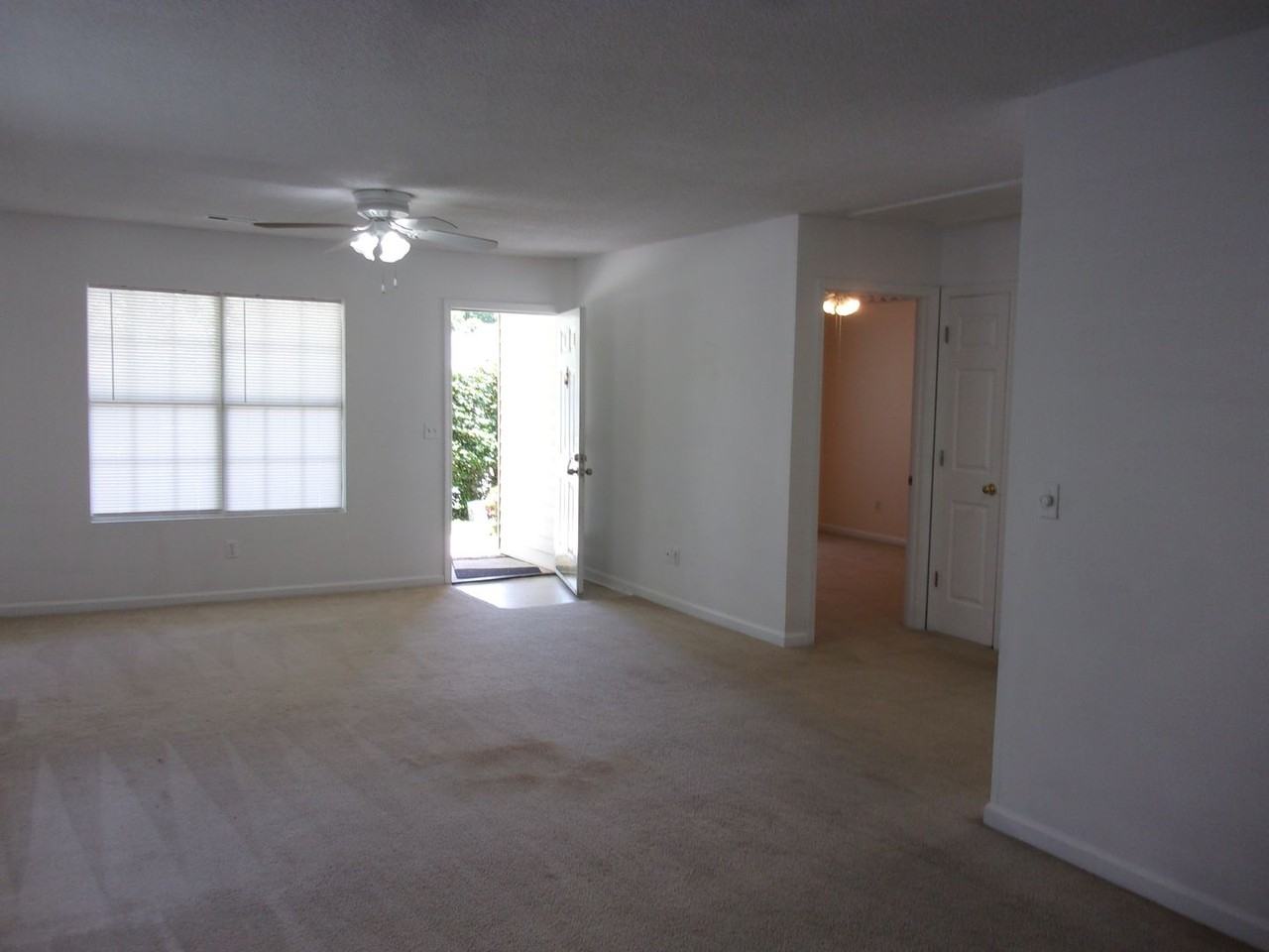 1073 Cherry Meadow Ln - Photo 4 of 14