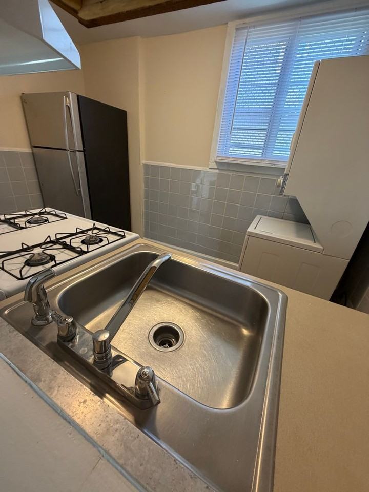 206 E Ashmead St - Photo 4 of 5