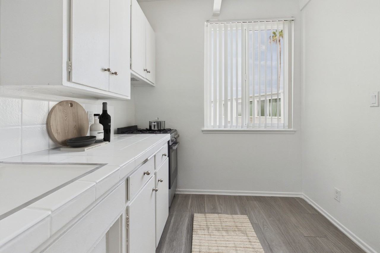 Royal Sepulveda Apartment Homes - Photo 2 of 17