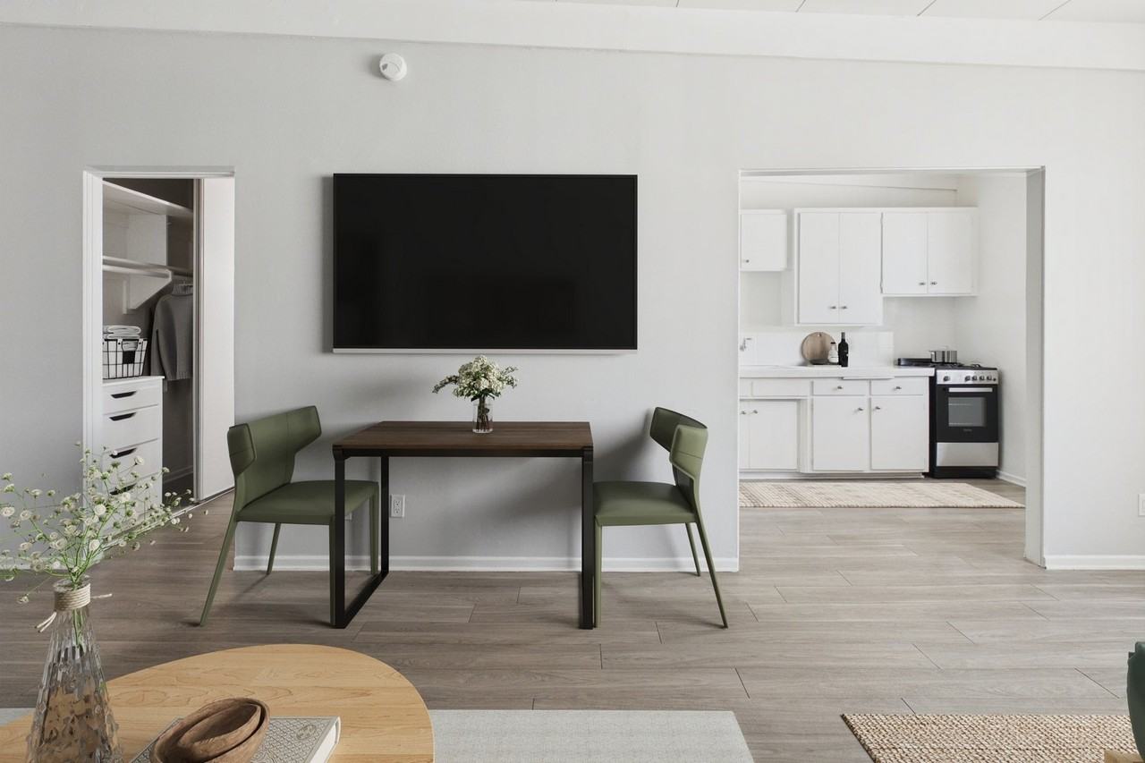 Royal Sepulveda Apartment Homes - Photo 4 of 17