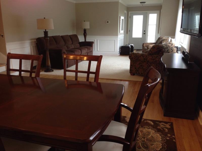 150 E Caracas Ave - Photo 3 of 9