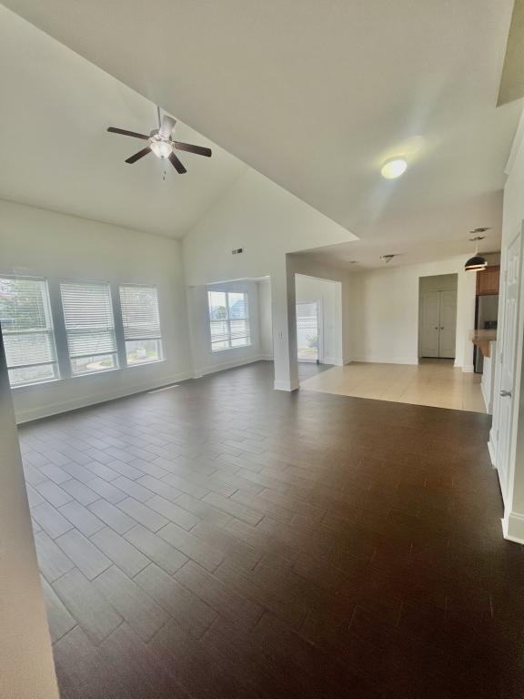 425 Tiburon Dr - Photo 3 of 28