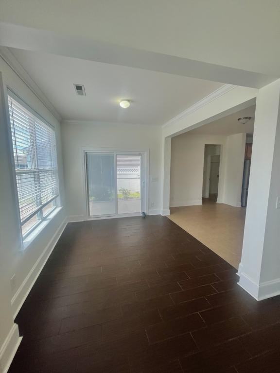 425 Tiburon Dr - Photo 4 of 28
