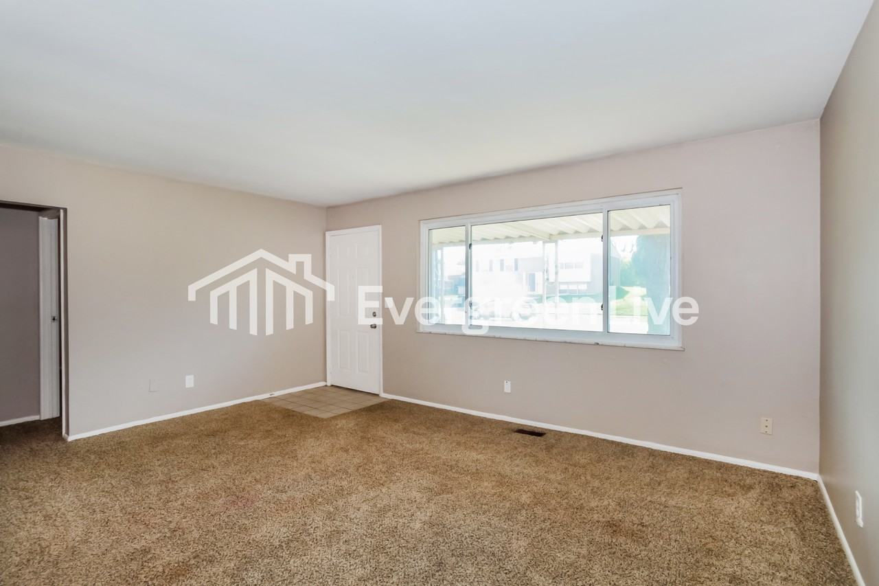 11690 Hamlet Rd - Photo 3 of 15