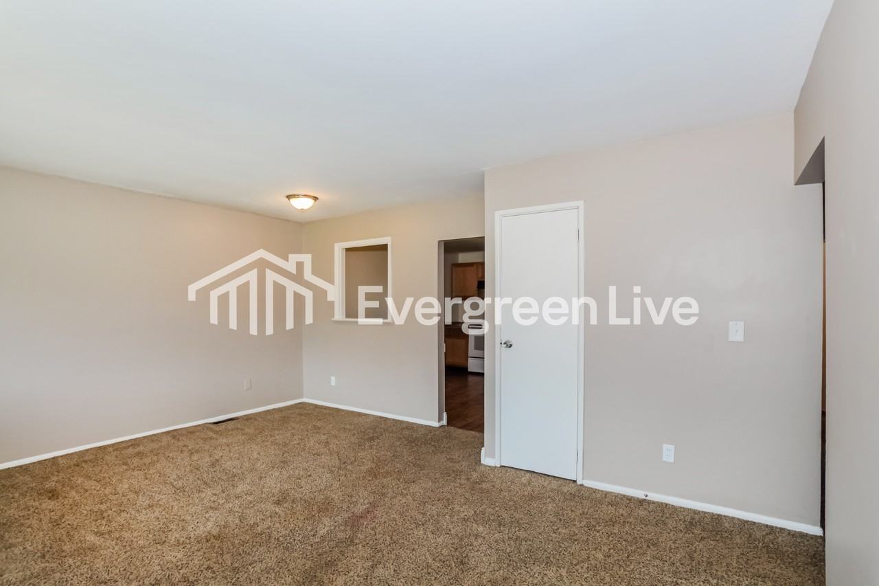 11690 Hamlet Rd - Photo 4 of 15