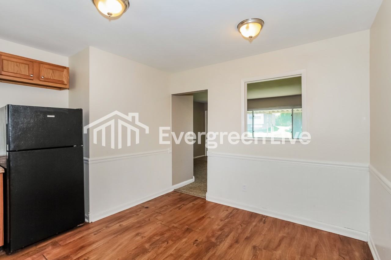 11690 Hamlet Rd - Photo 5 of 15