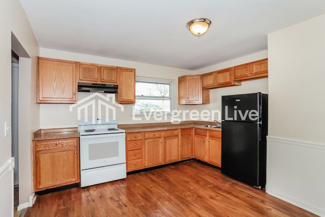 11690 Hamlet Rd - Photo 6 of 15