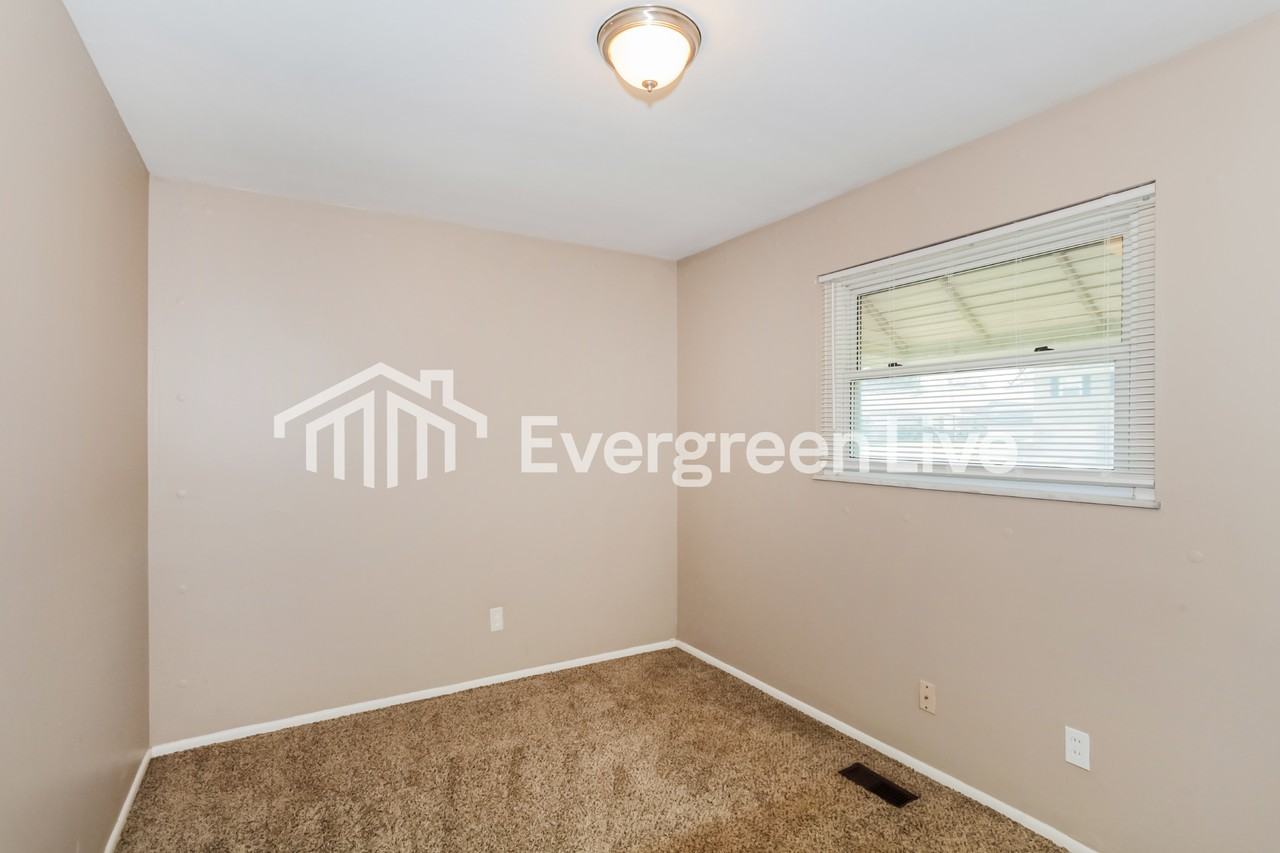11690 Hamlet Rd - Photo 7 of 15