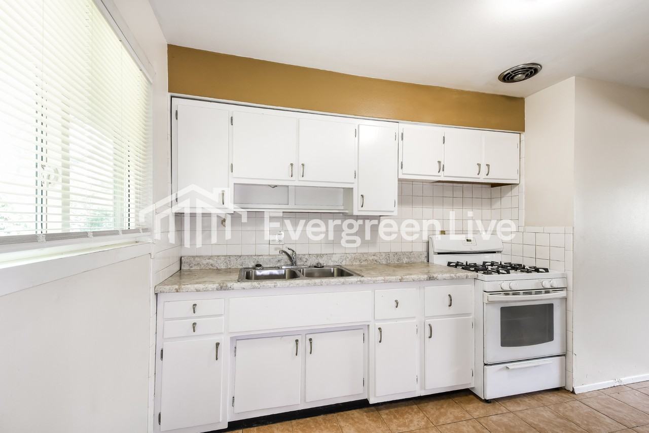 1710 Patterson Rd - Photo 6 of 15