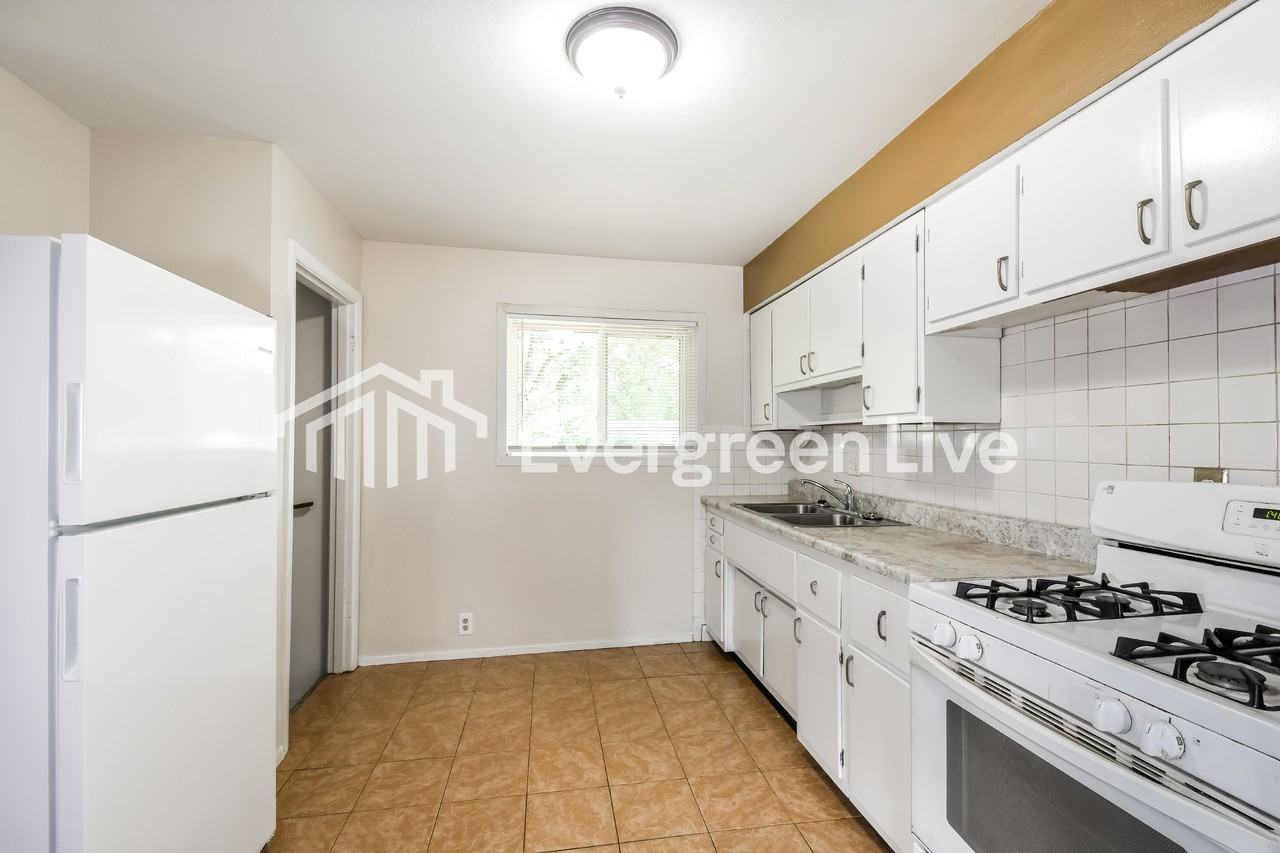 1710 Patterson Rd - Photo 7 of 15