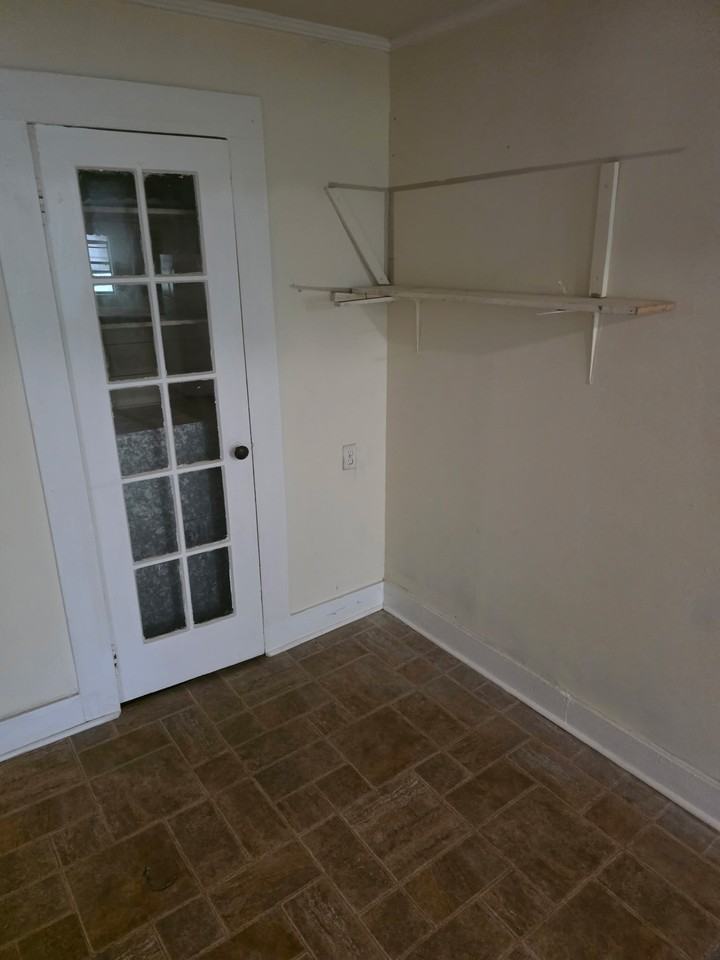 1210 Hoke St - Photo 2 of 16