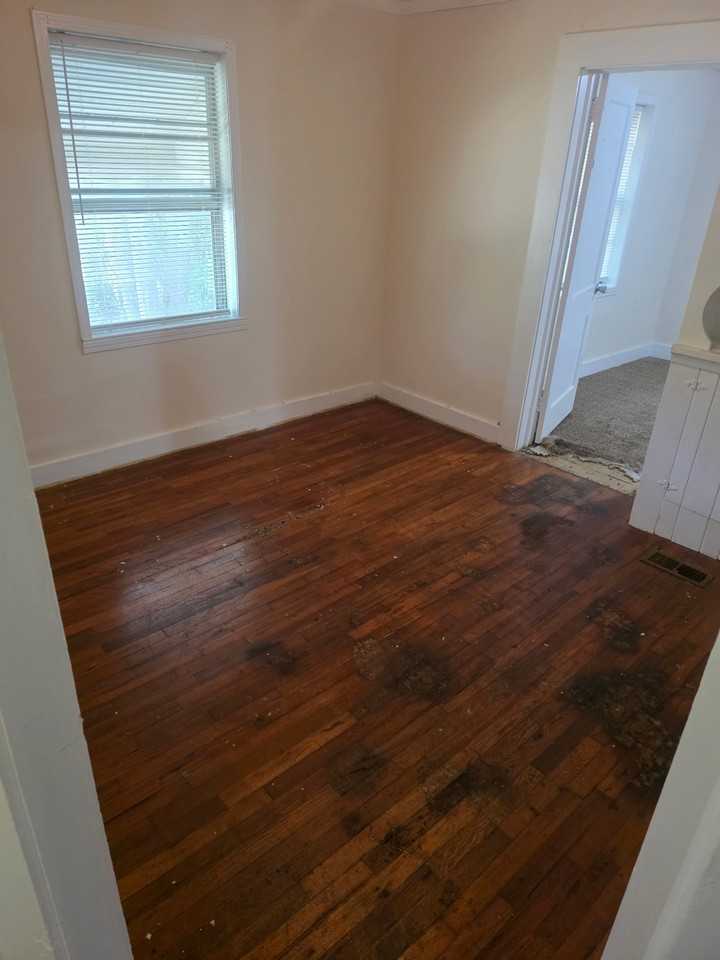 1210 Hoke St - Photo 5 of 16