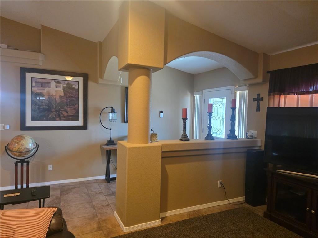 2121 E Desert Lakes Dr - Photo 5 of 41