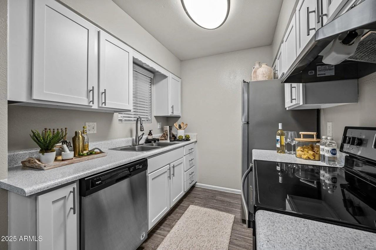 9350 N 67th Ave #B1 - Photo 3 of 11