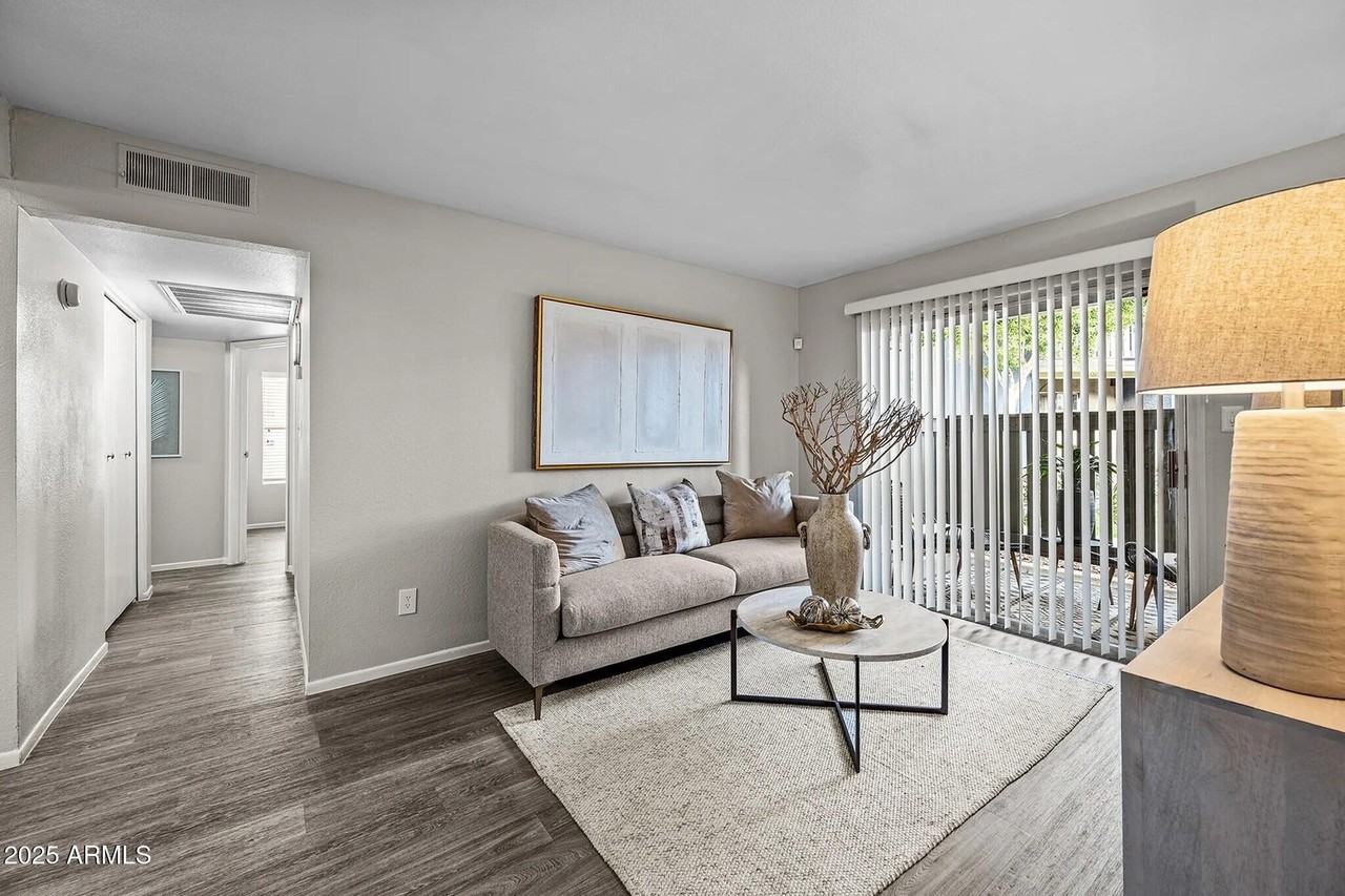 9350 N 67th Ave #B1 - Photo 4 of 11