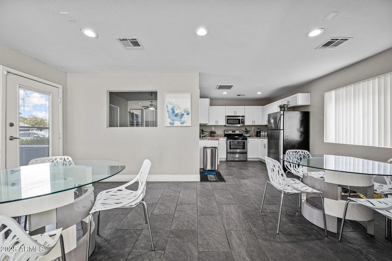 9350 N 67th Ave #B1 - Photo 5 of 11